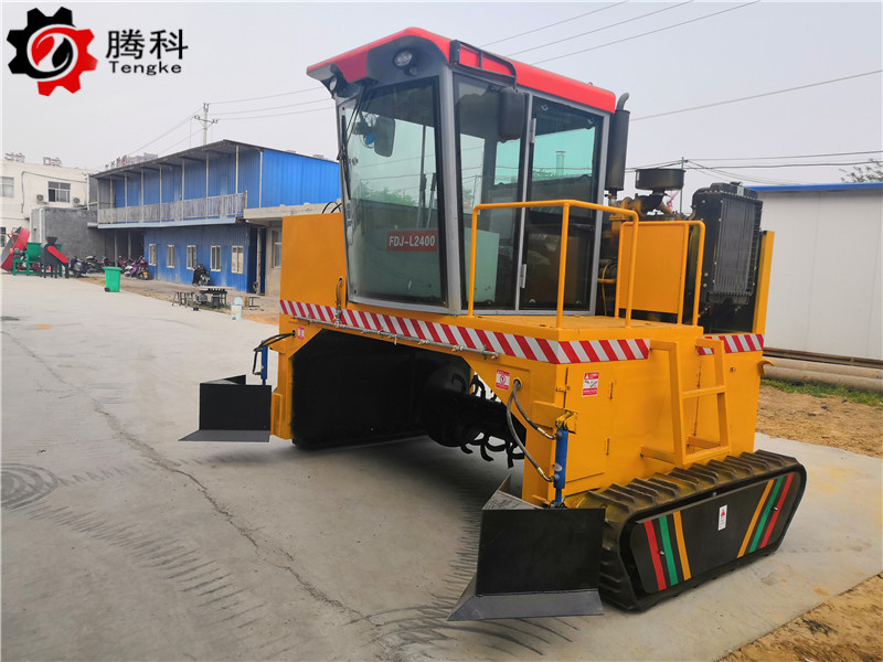 履带式翻堆车