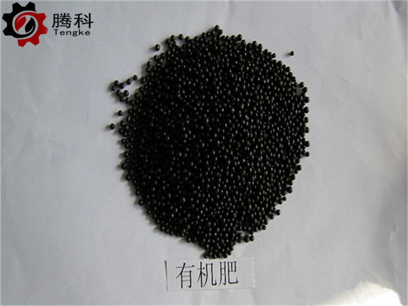 使用包膜机包膜后的猪粪鸡粪有机肥颗粒产品图