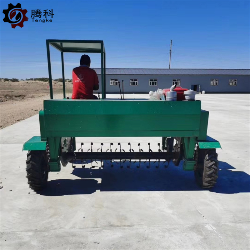 轮式翻抛车